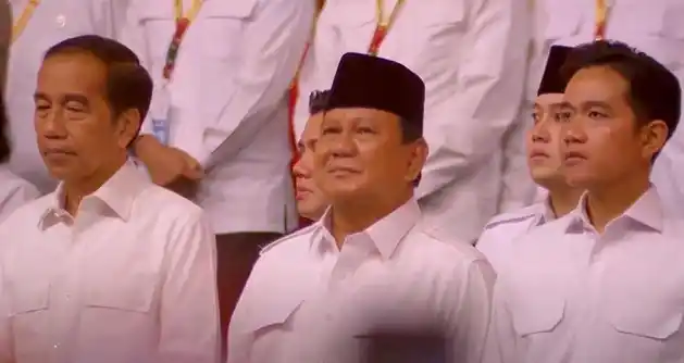 Jokowi (kiri), Prabowo (tengah) dan Gibran (kanan) (Foto: Dok MI)