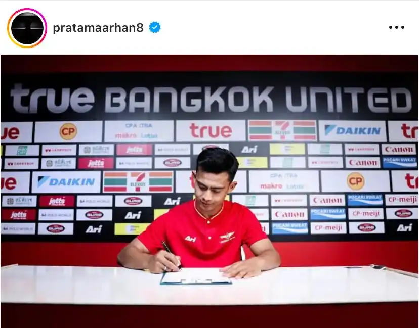 Pemain bola Pratama Arhan resmi tanda tangan kontrak jadi pemain Bangkok United (Foto: IG @pratamaarhan8)