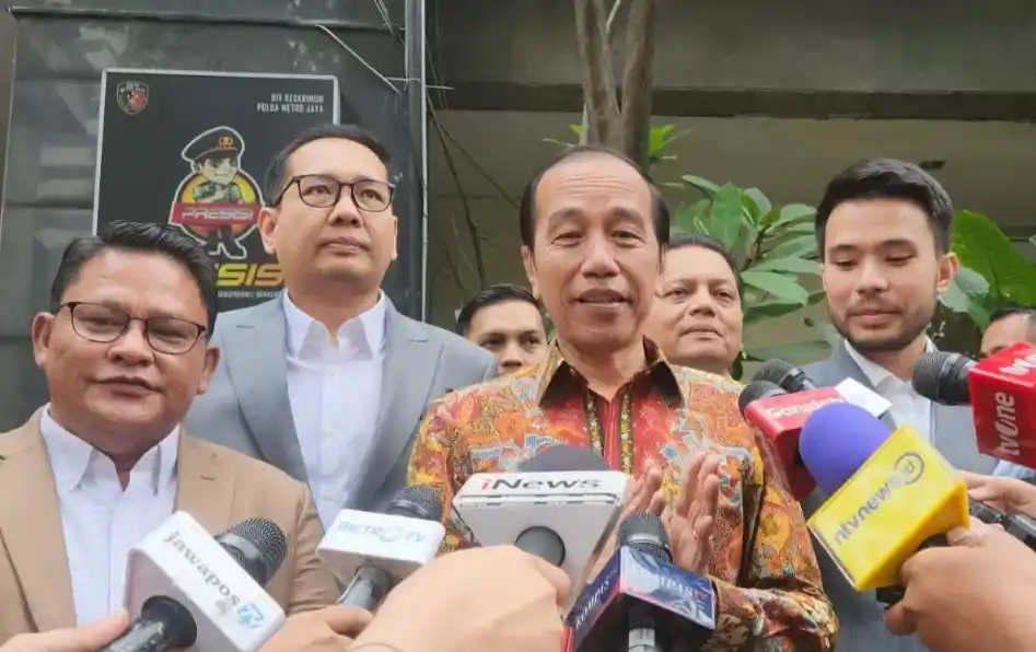 Presiden ke-7 RI Joko Widodo usai membuat laporan soal tudingan ijazah palsu di Polda Metro Jaya, Rabu (30/4/2025). (Foto: Ist)