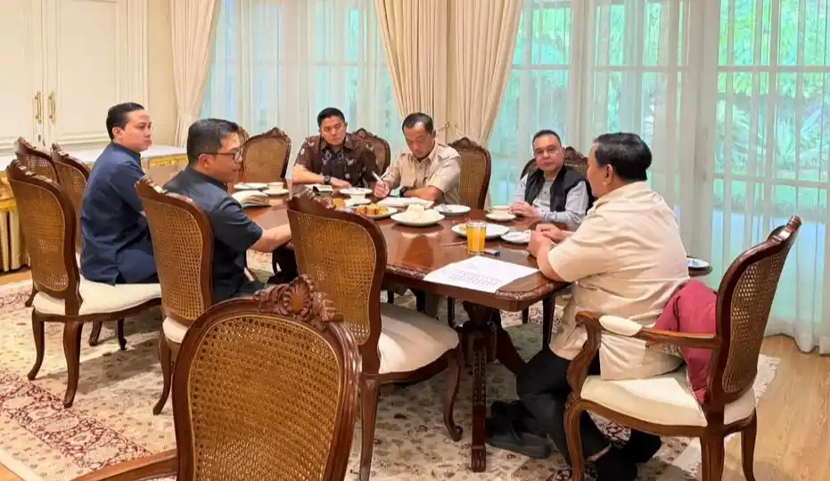 Presiden Prabowo Subianto menggelar pertemuan terbatas di Rumah Dinas Presiden, Jalan Widya Chandra, Jakarta Selatan (Foto: Intagram/@sekretariat.kabinet)