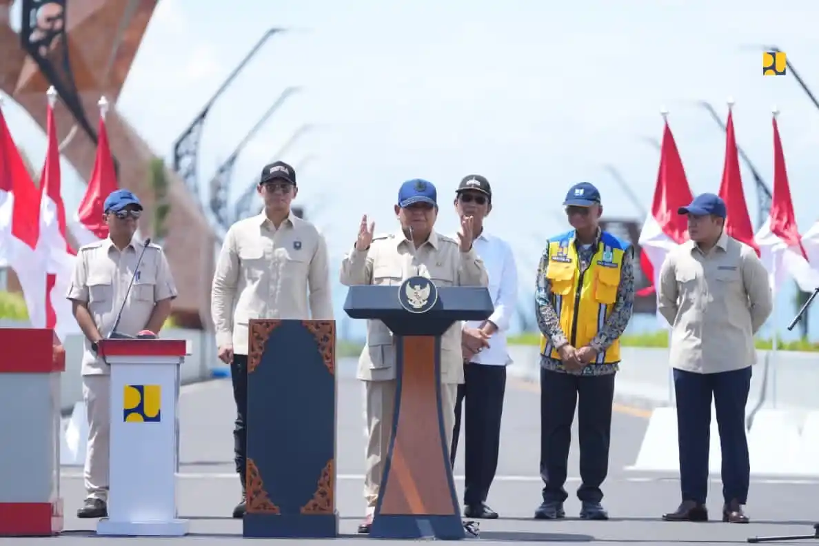 Presiden Prabowo Subiamto resmikan lima infrastruktur yakni Jembatan Kabanaran Bantul–Kulonprogo (DIY), Jembatan Sambas Besar (Kalimantan Barat), Underpass Gatot Subroto Medan (Sumatera Utara) serta  Flyover Canguk Magelang dan Underpass Joglo Surakarta (Jawa Tengah). (Ist)