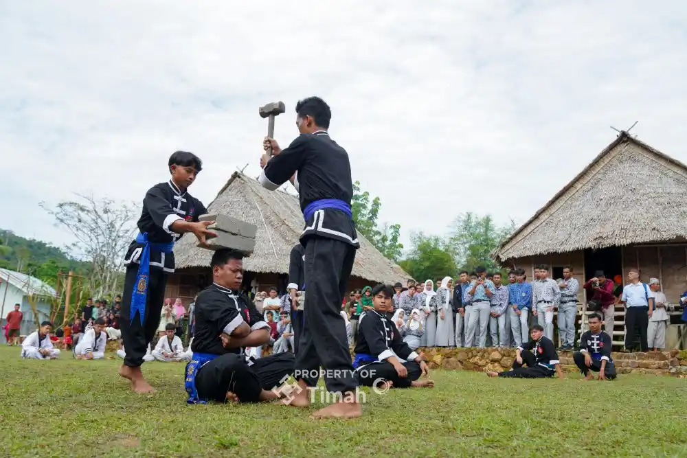 PT Timah bersama Lembaga Adat Mapur Hadirkan Kampung Adat Gebong Memarong [Foto: Doc. PT Timah]