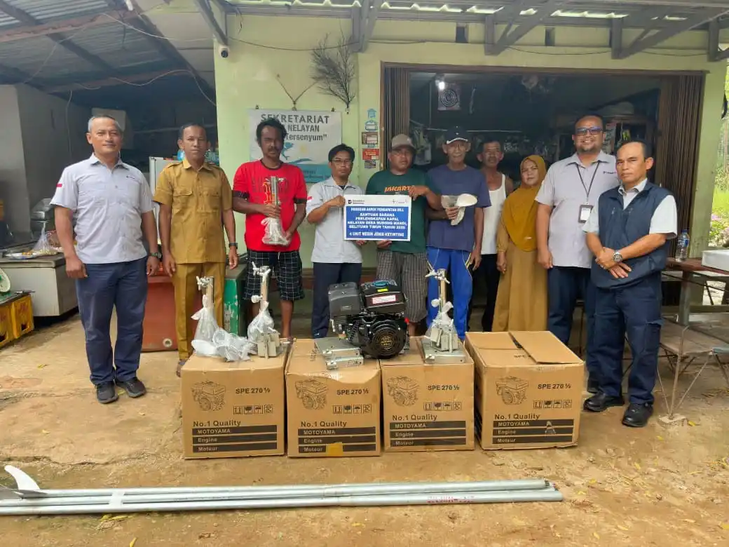 4 Nelayan di Belitung Timur Terima Bantuan Mesin Ketinting dari PT Timah Tbk [Foto: Doc. PT Timah]