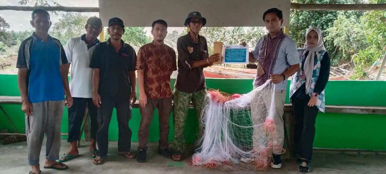 PT Timah Serahkan Bantuan Untuk Kelompok Batu Tuan [Foto: Doc. Timah]