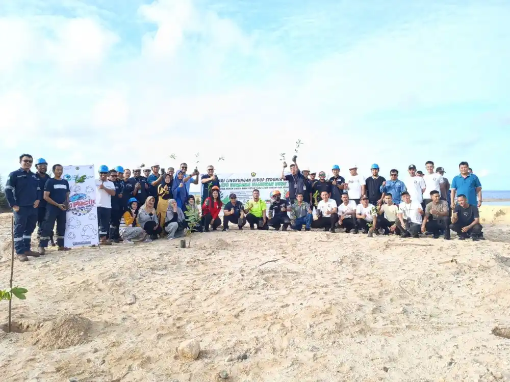 PT Timah Tanam Ratusan Pohon di Kabupaten Bangka Barat [Foto: Doc. PT Timah]