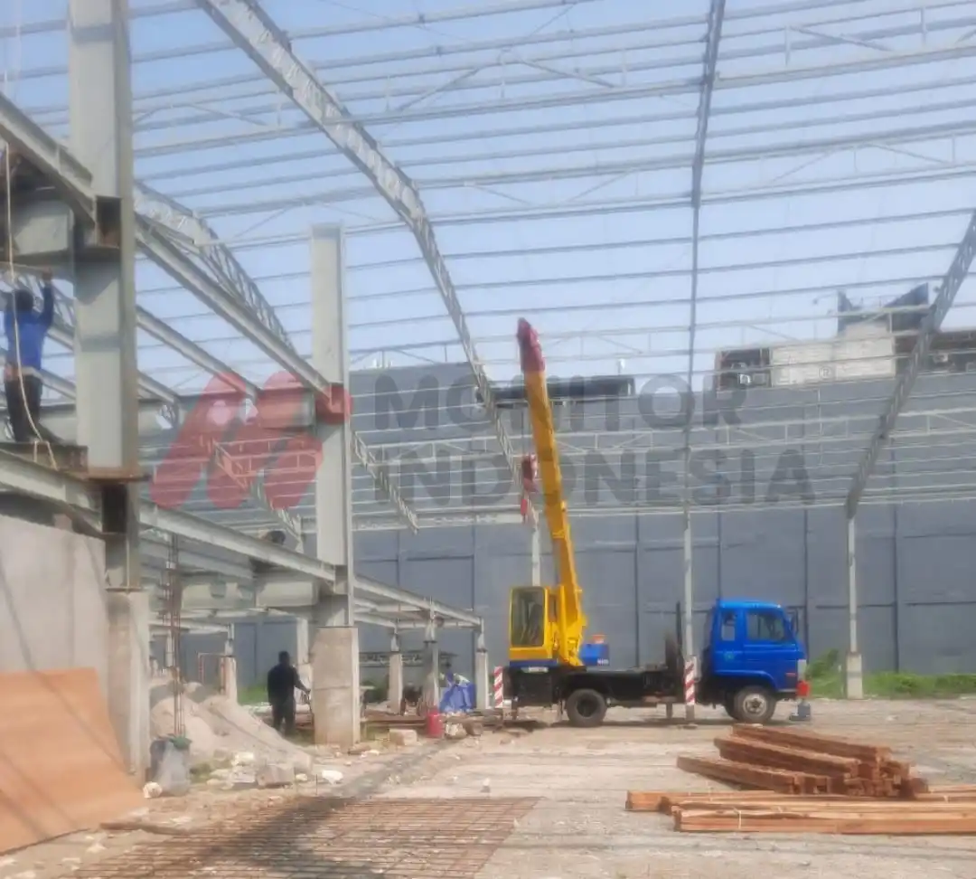 Pembangunan lapangan olahraga/lapangan tenis (Foto: Dok MI)