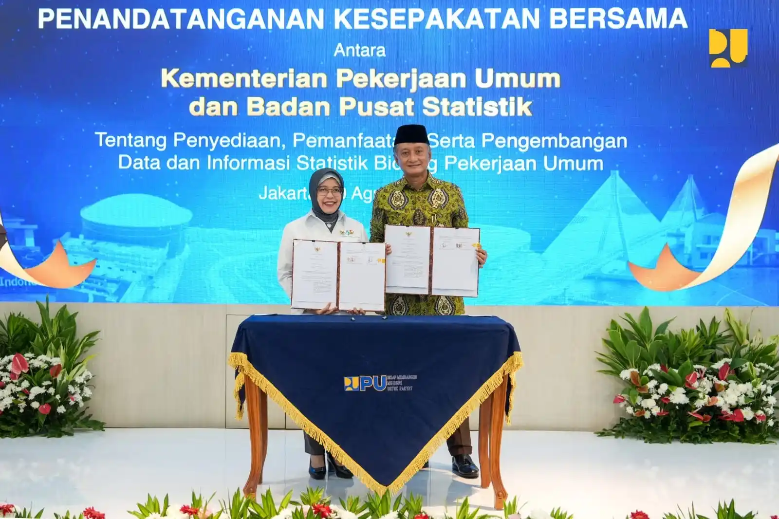 Menteri Pekerjaan Umum Dody Hanggodo bersama Kepala BPS Amalia Adininggar Widyasanti menandatangangi MoU untuk memperkuat pemanfaatan ICOR sebagai alat ukur kinerja pembangunan (19/8).