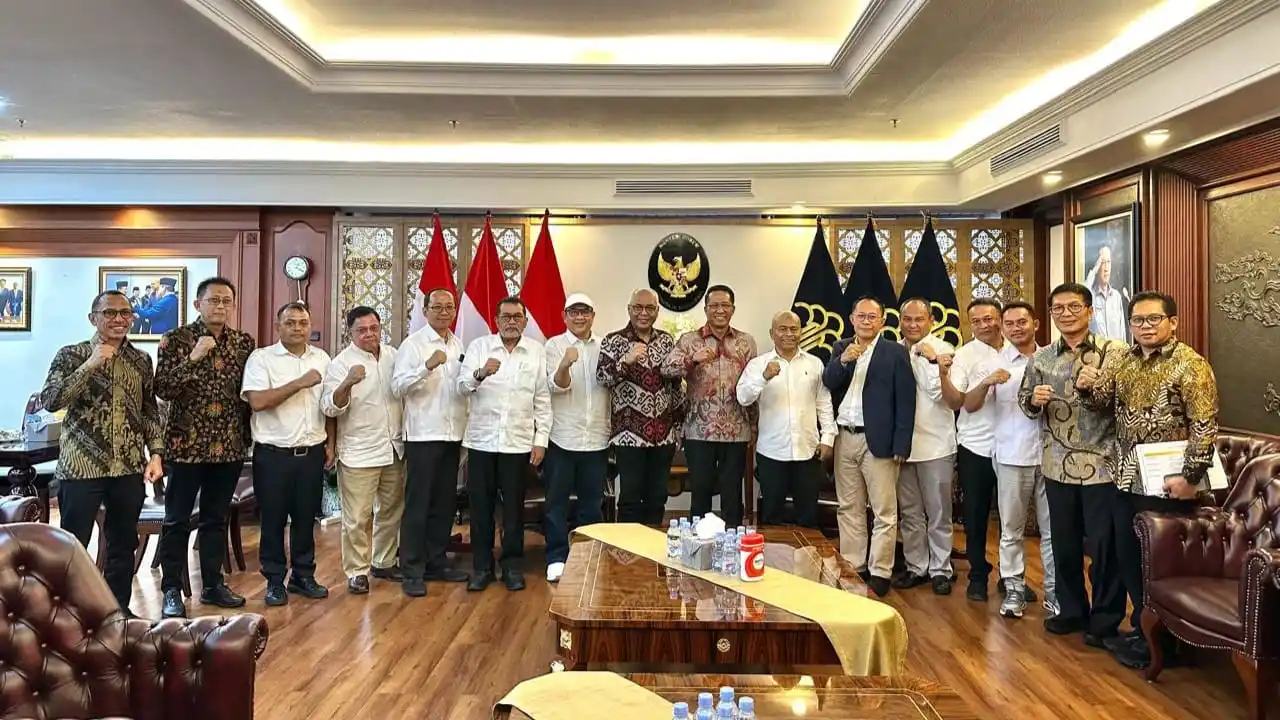 Organisasi Persatuan Wartawan Indonesia (PWI) resmi kembali terdaftar di Kementerian Hukum (Kemenkum) RI dengan Nomor AHU-0001616.AH.01.08. Tahun 2025.