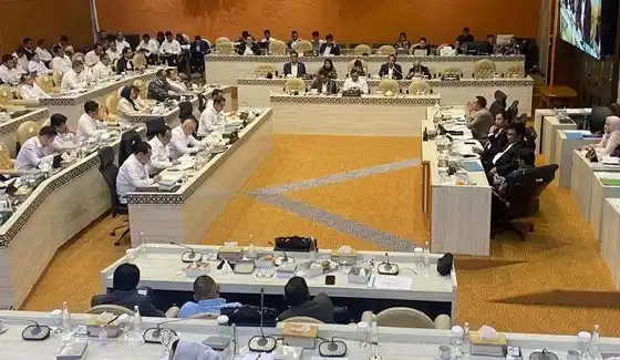 Komisi V DPR RI menggelar rapat kerja dengan Menteri Perhubungan (Menhub) Dudy Purwagandhi untuk membahas pelaksanaan APBN tahun 2025 hingga rencana kerja dan anggaran kementerian/lembaga (RKAKL) beserta kerja pemerintah tahun 2026. Dalam rapat itu, anggota Komisi V DPR RI, Haryanto, mempertanyakan anggaran penambah daya tahan tubuh.