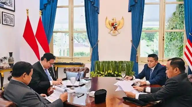Rapat terbatas di Istana Kepresidenan, Jakarta, Jumat (27/6/2025) (Foto: Humas Ekon)