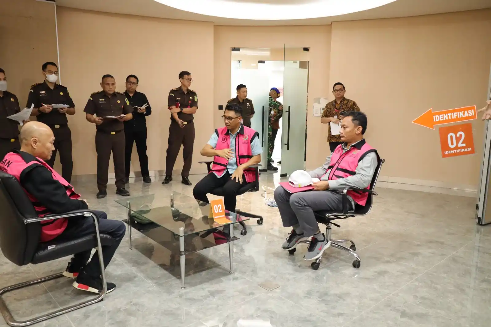 Adegan rekonstruksi kasus suap pengurusan perkara korupsi minyak goreng dengan terdakwa korporasi yang terjadi di Pengadilan Tindak Pidana Korupsi (Tipikor) pada Pengadilan Negeri (PN) Jakarta Pusat (Foto: Dok MI)