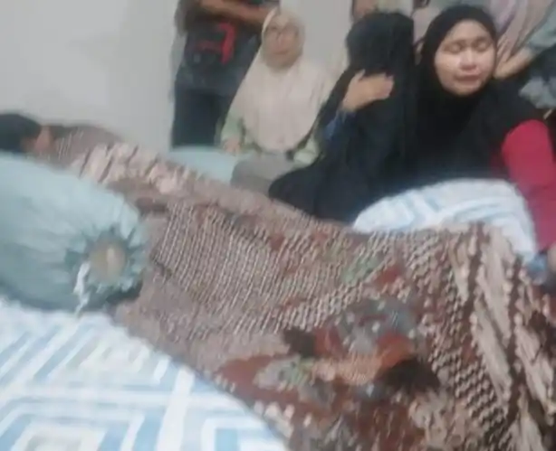 Kabar duka menyelimuti Universitas Halu Oleo (UHO) Kendari. Rektor UHO, Prof. Armid, dikabarkan meninggal dunia pada Sabtu (23/8/2025).