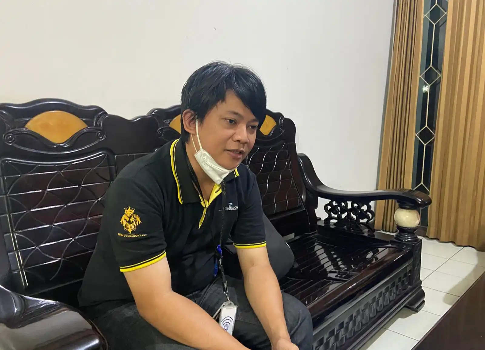 Roby, warga Jatinegara Jakarta Timur (Jaktim) melaporkan kasus dugaan pemalsuan dokumen akta lahir dan surat keterangan ahli waris pada tanggal 7 Maret 2022 dengan Laporan Polisi Nomor: LP/B/1165/III/2022/SPKT/Polda Metro Jaya. Namun hingga saat ini tak kunjung tuntas (Foto: Dok MI/Aan)