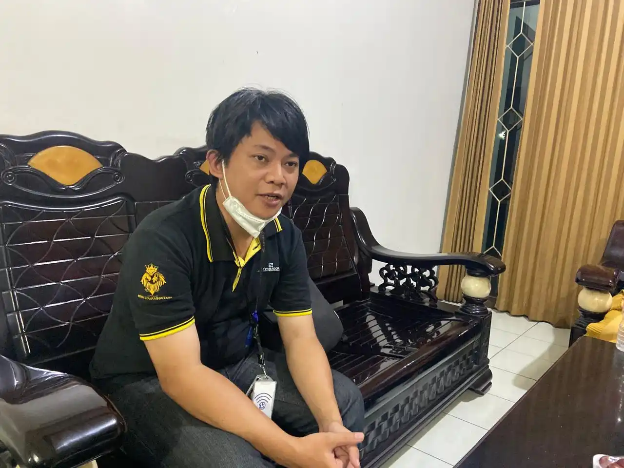 Roby, warga Jatinegara Jakarta Timur (Jaktim) melaporkan kasus dugaan pemalsuan dokumen akta lahir dan surat keterangan ahli waris pada tanggal 7 Maret 2022 dengan Laporan Polisi Nomor: LP/B/1165/III/2022/SPKT/Polda Metro Jaya. Namun hingga saat ini tak kunjung tuntas (Foto: Dok MI/Aan)