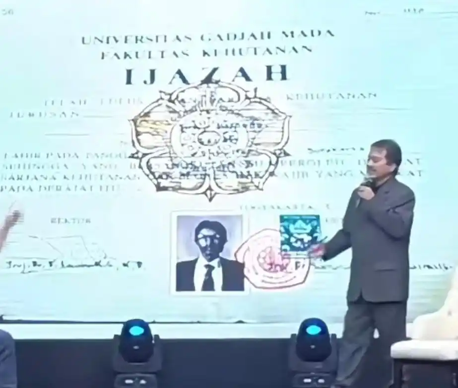 Roy Suryo sedang memaparkan dugaan ijazah palsu Jokowi (Foto: Dok MI/Aswan)