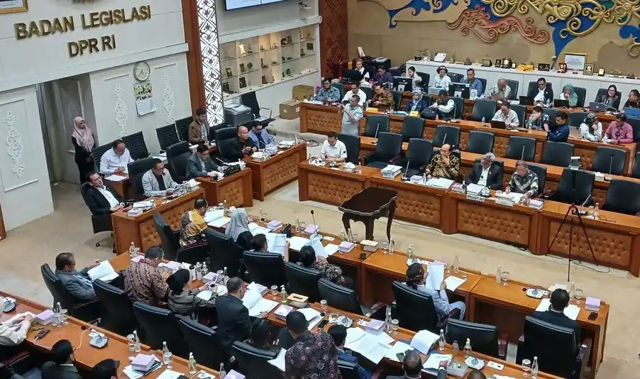 Rapat pleno Baleg DPR penyusunan prolegnas prioritas 2025 dan prolegnas 2025-2029, Senin (18/11/2024) malam.