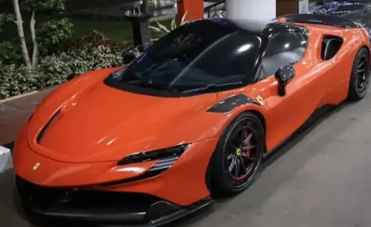 Salah satu mobil mewah hasil sitaan terkait dengan kasus dugaan suap putusan perkara di Pengadilan Negeri Jakarta Pusat (Foto: Ist)