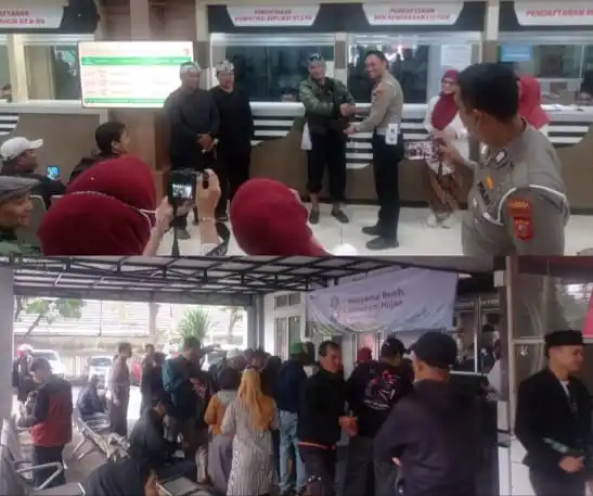 Tim Pembina Samsat Rancaekek, Kabupaten Bandung, Jawa Barat saat menggelar acara membagikan makanan secara gratis kepada masyarakat wajib pajak dalam rangka menyambut hari jadi ke-80 Jawa Barat, Selasa (19/8/2025). (Foto: MI/Sugiyanto)