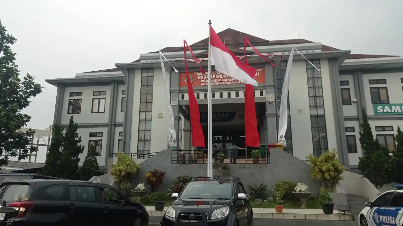 Kantor Samsat Soreang, Jl. Raya Gading Tutuka, Desa Cingcin, Kecamatan Soreang, Kabupaten Bandung, Jawa Barat. Foto: Dok/MI/Sugiyanto