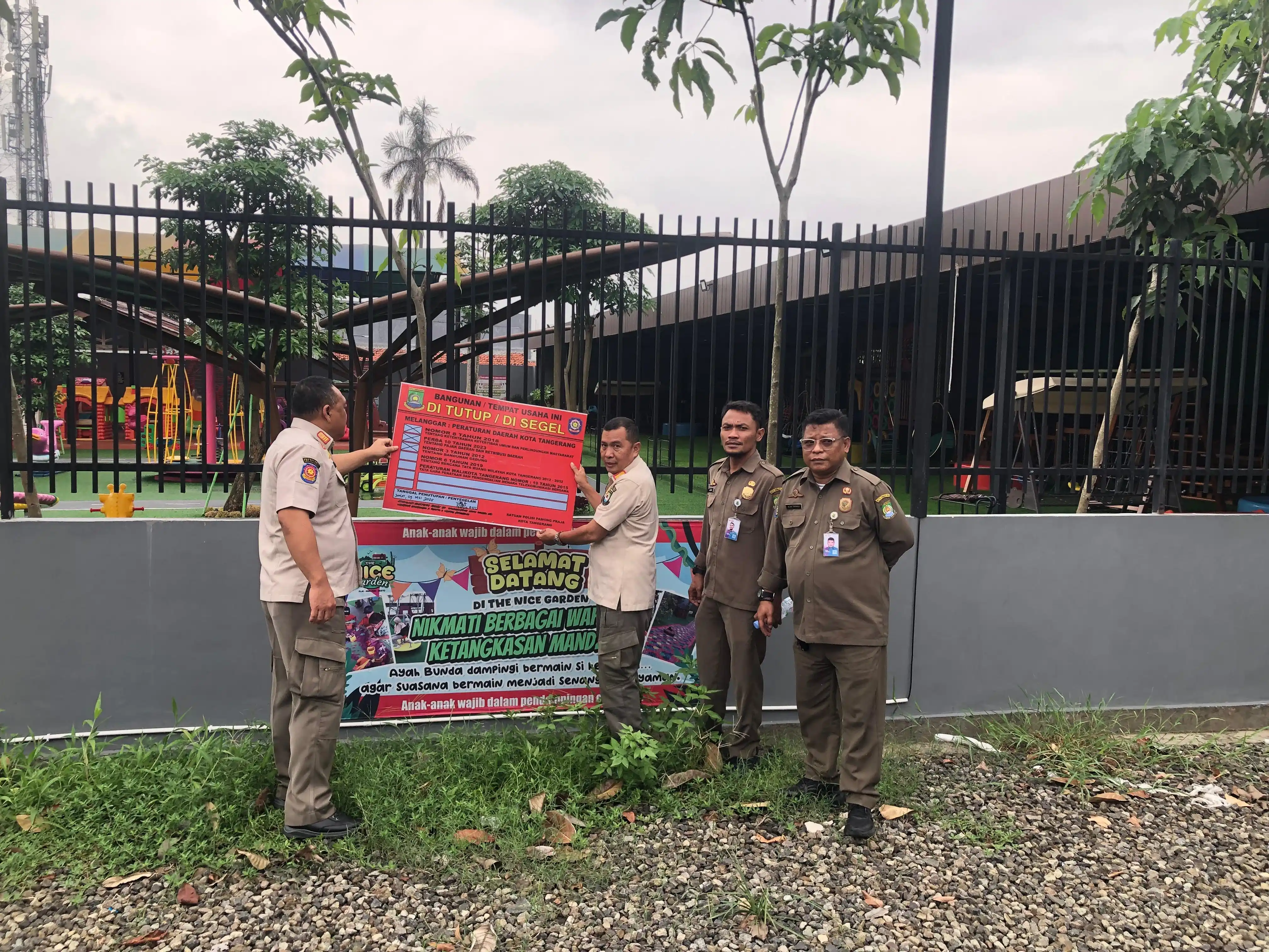 Petugas Satpol PP Kota Tangerang. Foto: Dok MI