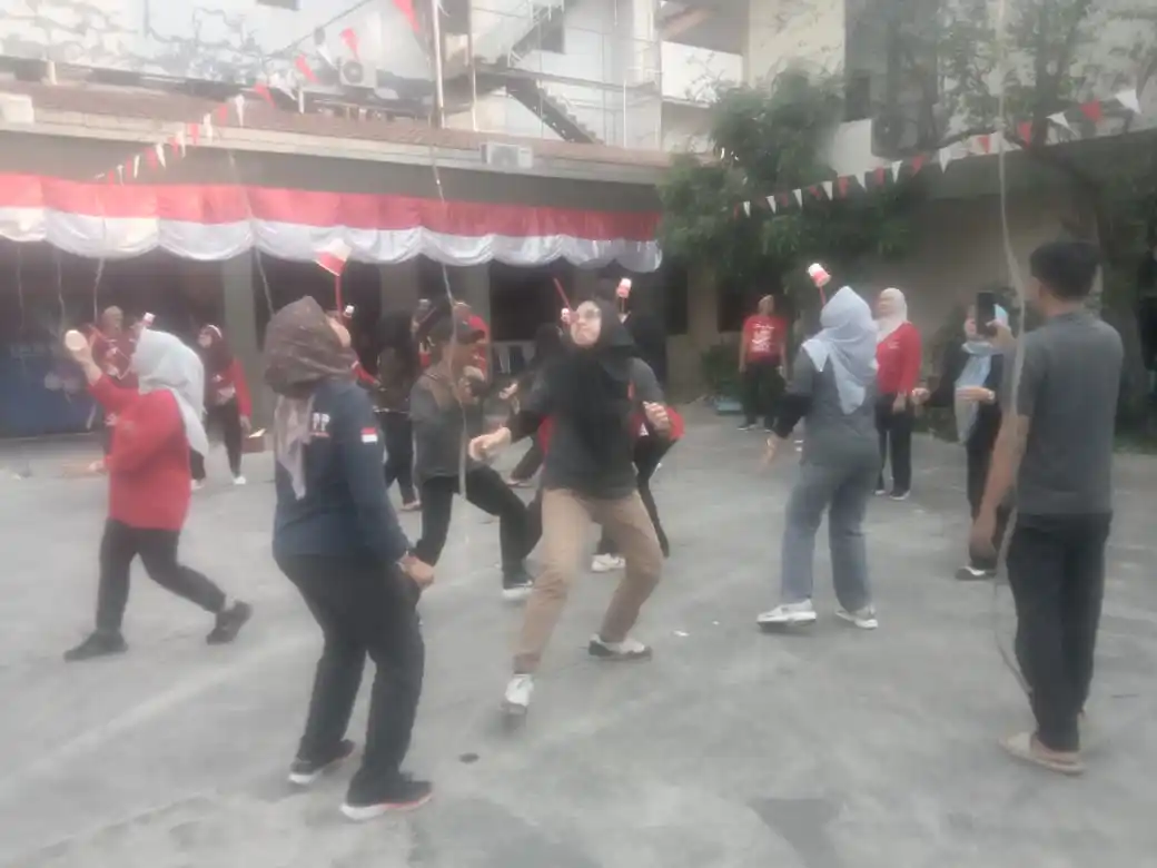 Anggota Satuan Polisi Pamong Praja Kota tangerang gelar serangkaian lomba untuk memperingati Hari Kemerdekaan Republik Indonesia yang ke 80 bertempat di MaKo Satpolpp Kota tangerang, Jum'at (15/8/2025).