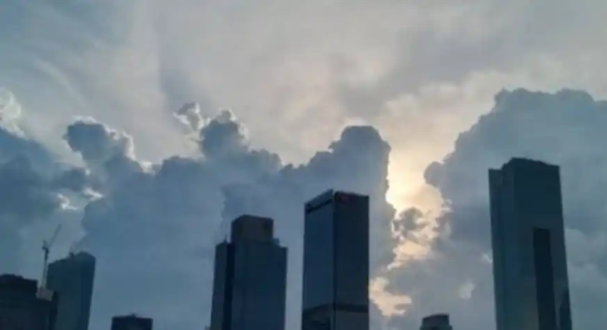 Sejumlah Kota Besar Diprediksi Berawan hingga Hujan Selasa (27/1/2026) (Foto: Ist)