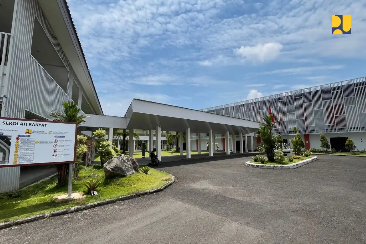 Sekolah Rakyat Menengah Akhir (SRMA) 24 Kediri. Sekolah ini berlokasi di kawasan BKPSDM Kabupaten Kediri, dengan kapasitas 4 rombongan belajar (rombel) jenjang SMA dan menampung 100 siswa. (Foto: Dok/PU).