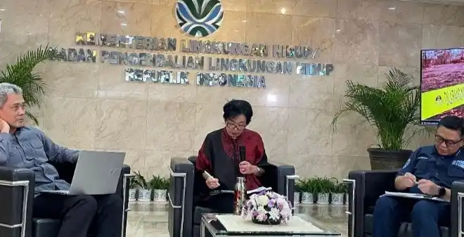 Sekretaris Menteri LH/Sekretaris Utama BPLH, Rosa Vivien Ratnawati (Tengah) (Foto: Repro)