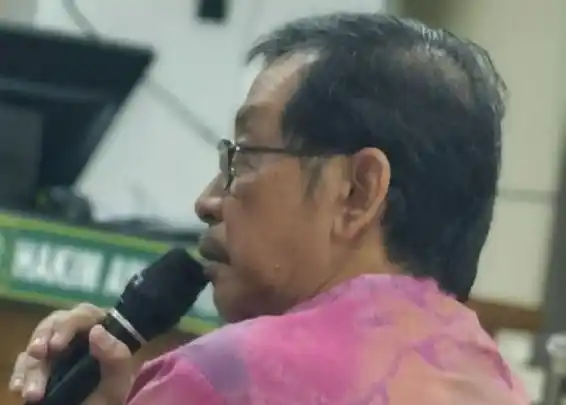 Pejabat Pembuat Komitmen (PPK) Balai Teknik Perkeretaapian Jawa Bagian Tengah Yofi Okatriza dalam sidang di Pengadilan Tipikor Semarang, 13 Januari 2025.