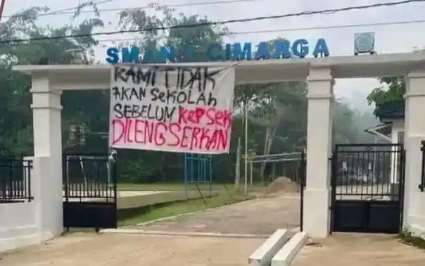 Protes Ratusan Siswa SMAN 1 Cimarga usai siswa Ditampar Kepala Sekolah (Foto: Instagram)
