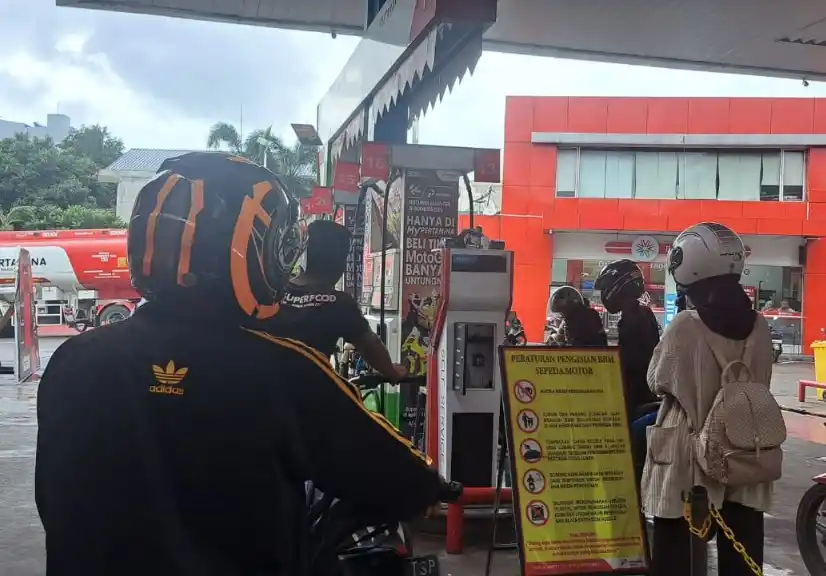 Ilustrasi-antrian SPBU [Foto: Ist]