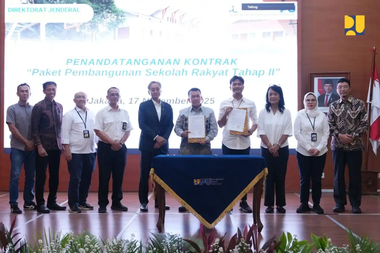 Penandatangan kontrak dimulainya pembangunan Sekolah Rakyat di Kalimantan Selatan, Kalimantan Tengah dan Sulawesi Selatan. (Foto: PU)