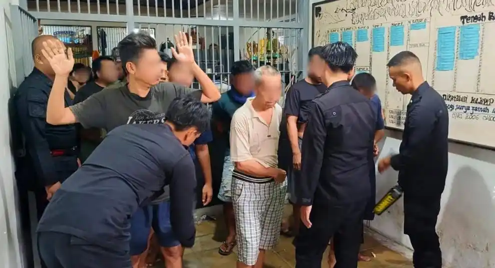 Suasana razia di Blok B1 Lapas Jambi (Foto: Dok/MI)