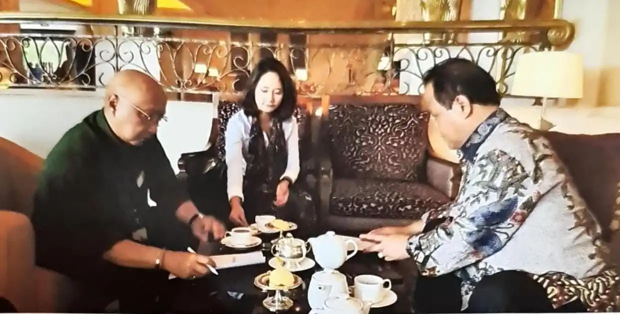 Pertemuan pada tanggal 17 Januari 2019 di Hotel ShangriLa Jakarta. Kala itu pihak Astra diwakili Chief Corporate Affairs PT Astra Internasional, Pongki Pamungkas dengan menghadirkan Division Head PT Astra Internasional, Reza Deliansyah dan Legal Division Astra, Amelinda Fidella (Foto: Dok MI)