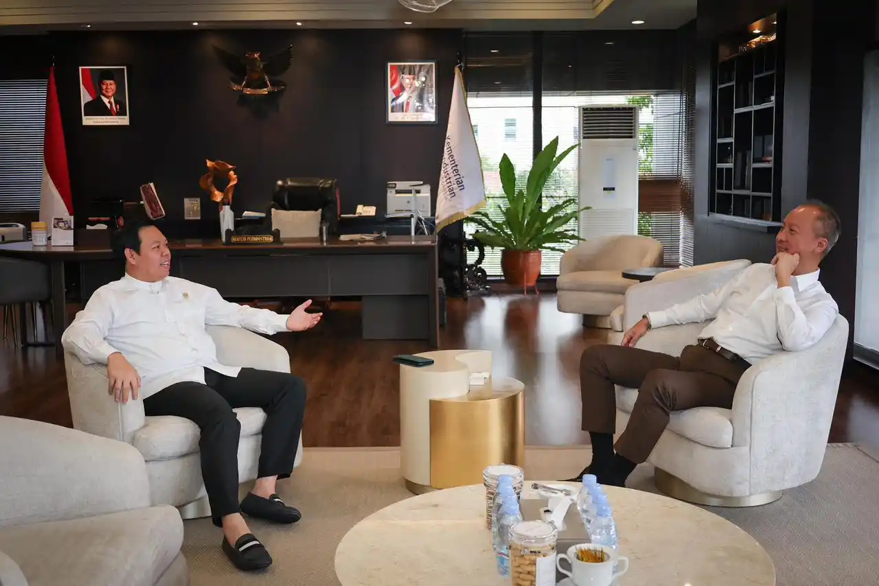 Ketua DPD RI Sultan B Najamuddin (kiri) dan Menteri Perindustrian Agus Gumiwang Kartasasmita [Foto: Doc. DPD RI]