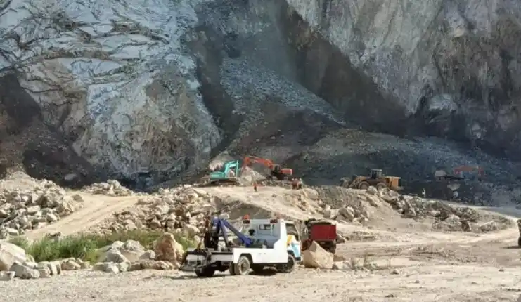 Suasana kawasan tambang galian C di Gunung Kuda Cirebon pasca peristiwa longsor (Foto: Ist)