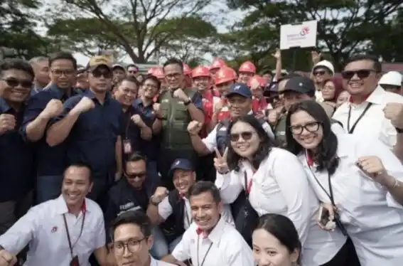 PT Telkom Indonesia (Persero) Tbk (Telkom) bersama seluruh operating company TelkomGroup menunjukkan komitmen nyata dalam mendukung upaya penanganan bencana alam di Aceh dengan menerjunkan 118 relawan TelkomGroup ke wilayah Kabupaten Aceh Timur dan Aceh Tamiang.