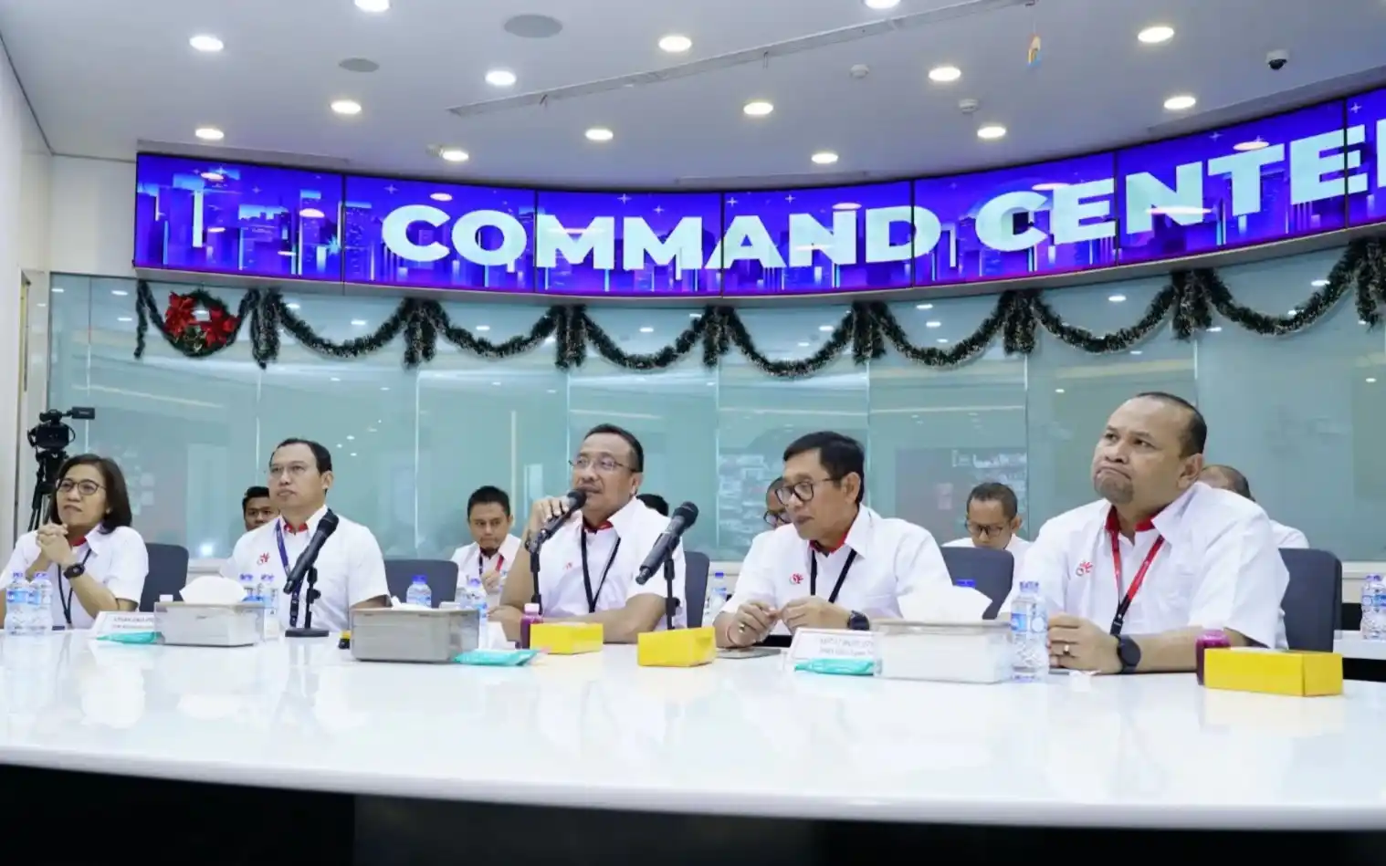 Direktur Network Telkom Nanang Hendarno saat memberikan paparan pada Kick-Off Posko TelkomGroup Siaga NATARU 2025/2026, pada Jumat (19/12/2025).