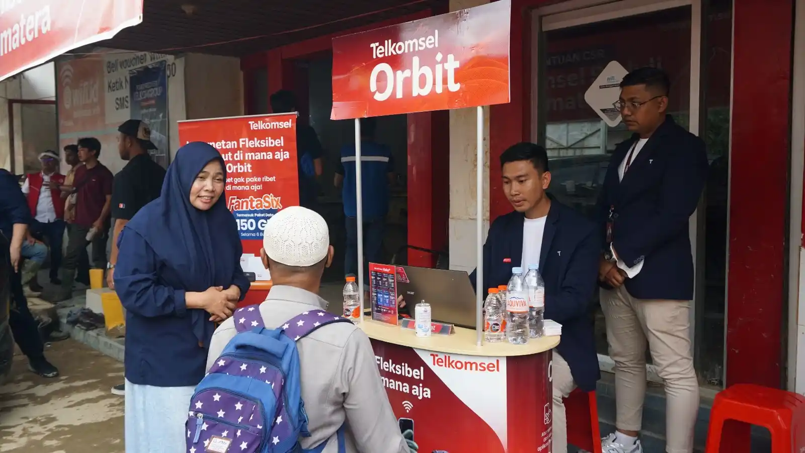 Telkomsel Operasikan Posko Layanan Siaga di Kuala Simpang [Foto: Doc. Telkomsel]