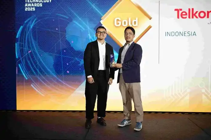 Telkomsel, melalui solusi Mobile Consumer Insight (MSIGHT), berhasil meraih Gold Trophy dalam kategori Best Data Analytics and Insights Platform pada ajang Marketing Technology (MARKETECH) Awards 2025. [Foto: Doc. Telkomsel]