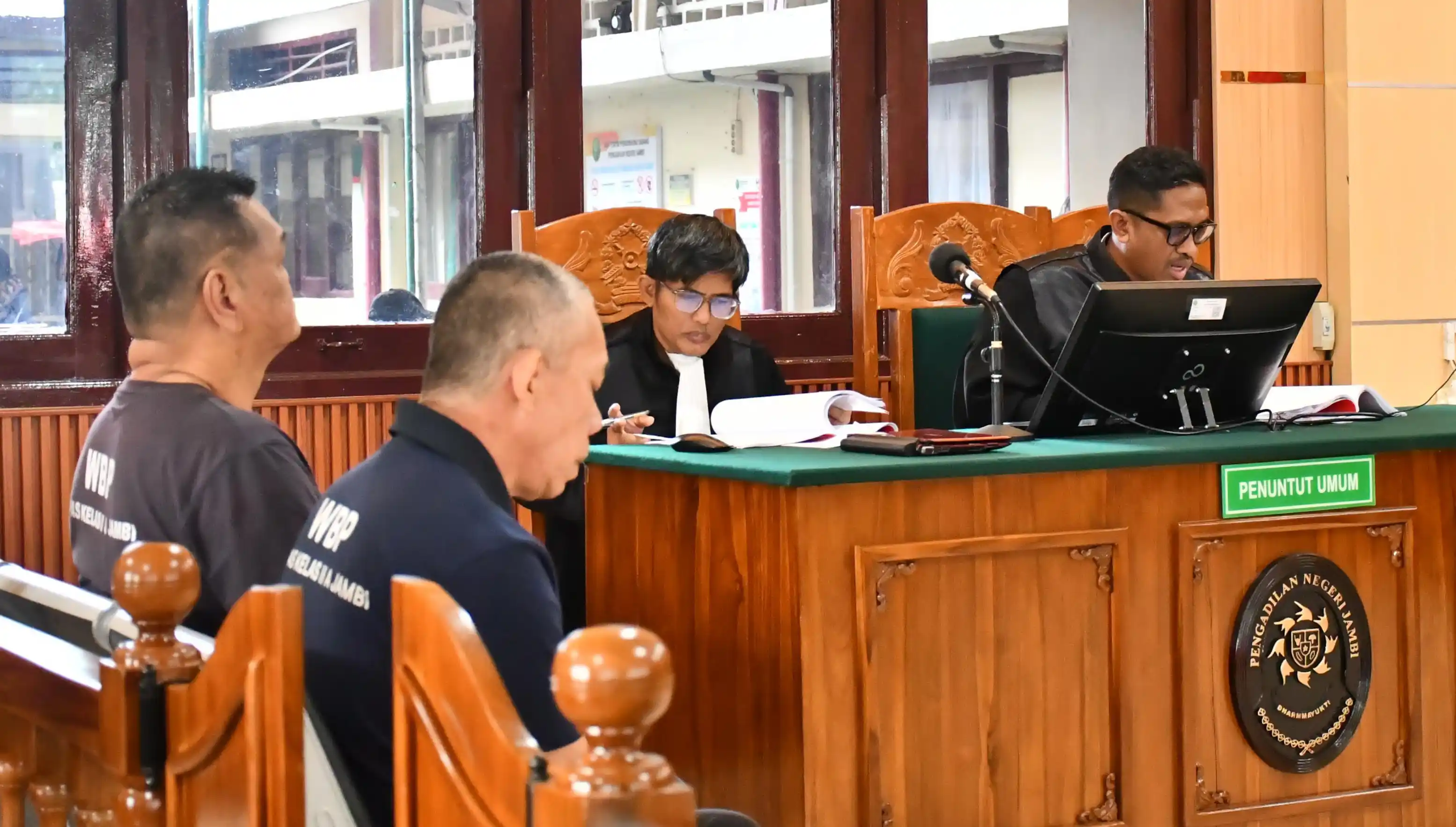 Sidang kasus TPPU hasil peredaran narkoba yang melibatkan terdakwa Dedi Susanto dan Mafi Abidin di PN Kota Jambi, Selasa (5/8/2025). (Foto : Ist).