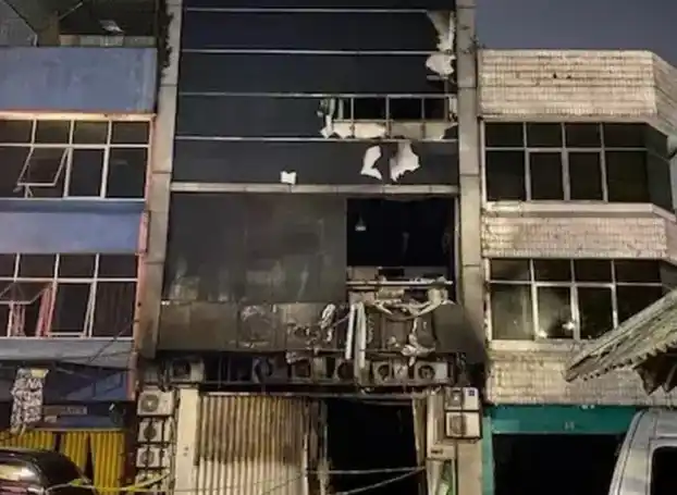 Gedung Terra Drone seusai terbakar pada Selasa, 9 Desember 2025 siang (Foto: Dok MI/Aswan)