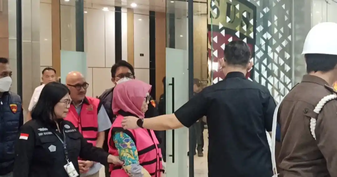 Sri Wahyuningsih dan Mulyatsyah tersangka kasus dugaan korupsi pengadaan laptop chromebook di Kemendikbudristek (Foto: Dok/MI/Alb?)