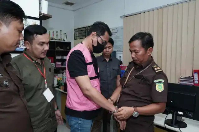 Salah satu Tersangka korupsi fasilitas kredit PT Bank Sumut KCP Melati (Foto: Istimewa)