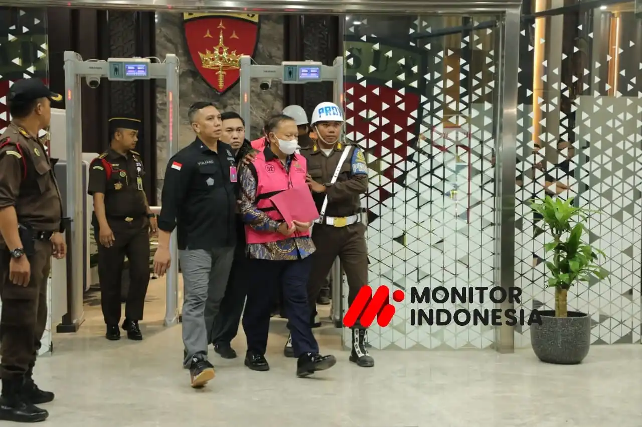 Tim Penyidik pada Jaksa Agung Muda Bidang Tindak Pidana Khusus (JAM PIDSUS) menetapkan 11 orang tersangka dalam perkara dugaan tindak pidana korupsi penyimpangan kegiatan ekspor crude palm oil (CPO) dan produk turunannya berupa palm oil mill effluent (POME) Bea dan Cukai untuk periode 2022–2024, Selasa (10/2/2026) malam (Foto: Dok MI/Puspenkum Kejagung)