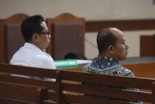 Mantan Kepala Divisi Engineering, Procurement, and Construction (EPC) PT PP Didik Mardiyanto dan Senior Manager, Head of Finance and Human Capital Department Divisi EPC PT PP Herry Nurdy Nasution didakwa melakukan proyek fiktif selama periode April 2022 sampai Maret 2023 yang mengakibatkan kerugian keuangan negara sebesar Rp46,8 miliar. (Foto: Antara Foto/Indrianto Eko Suwarso/bar)