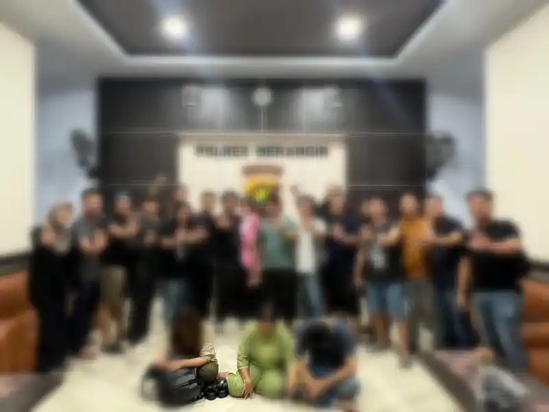 Tim gabungan kepolisian dari Polda Jambi, Polrestabes Makassar, dan Polres Merangin, bersama para pelaku kasus hilangnya Bilqis, saat berada di Pores Merangin, Jambi (Foto: Dok/MI/Istimewa).