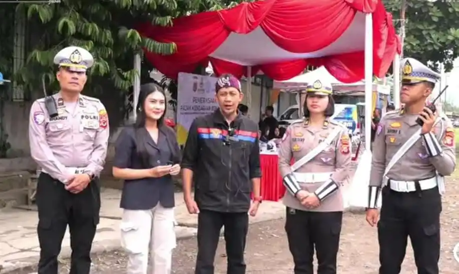 Tim Pembina Samsat Soreang saat menggelar Opsgab kendaraan bermotor di wilayah Kabupaten Bandung, Jawa Barat (Jabar), Jumat (7/2/2025). (Foto: Tangkapan layar)