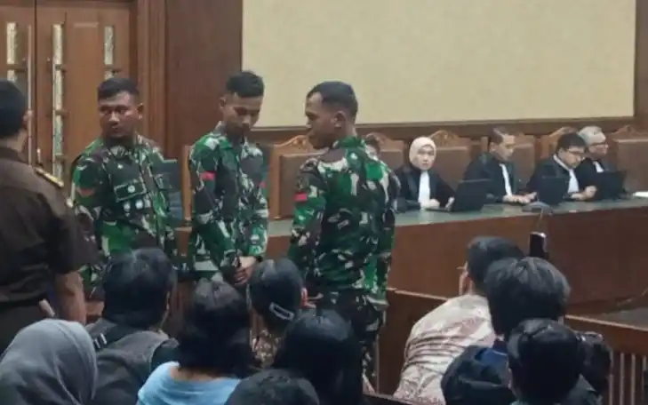 Tiga prajurit TNI kawal sidang eks Mendikbudristek Nadiem Makarim di PN Jakpus, Senin (5/1/2025).