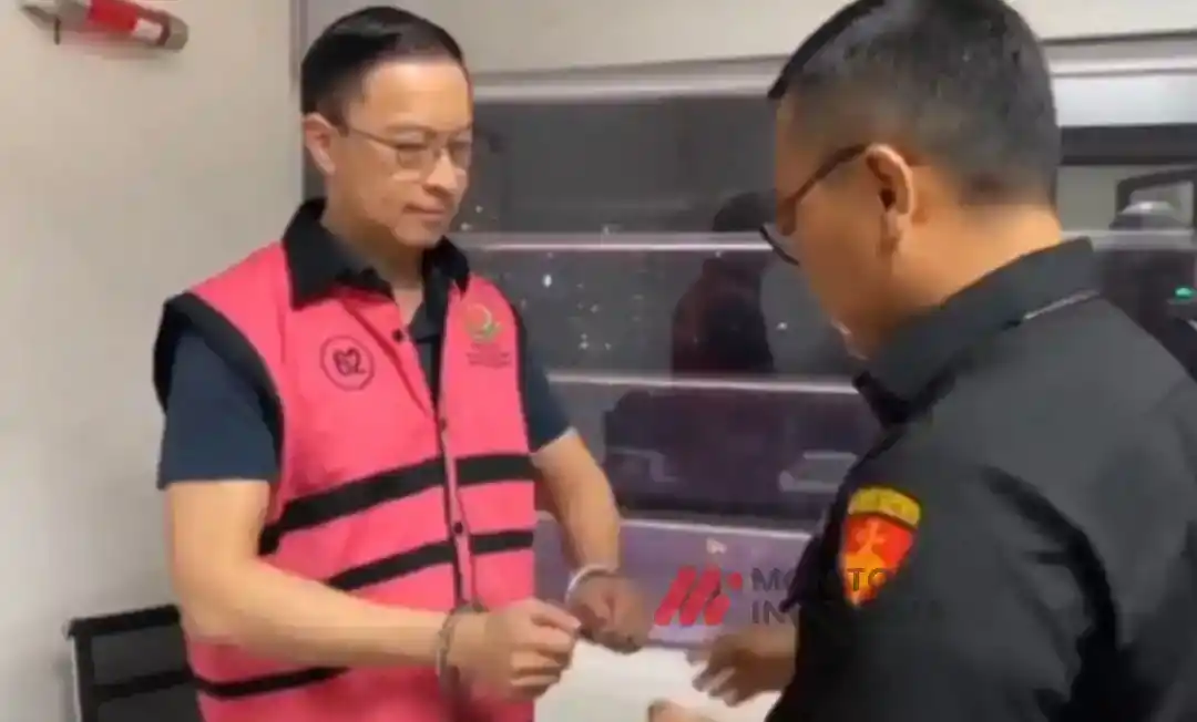 Tom Lembong mengenakan rompi tahanan Kejagung (Foto: Dok MI)